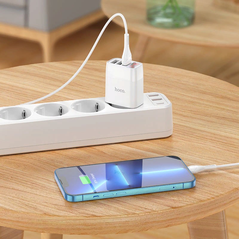 Адаптер питания Hoco C93A Easy charge 3-port digital display charger с кабелем Lightning (3USB: 5V max 3.4A) Белый